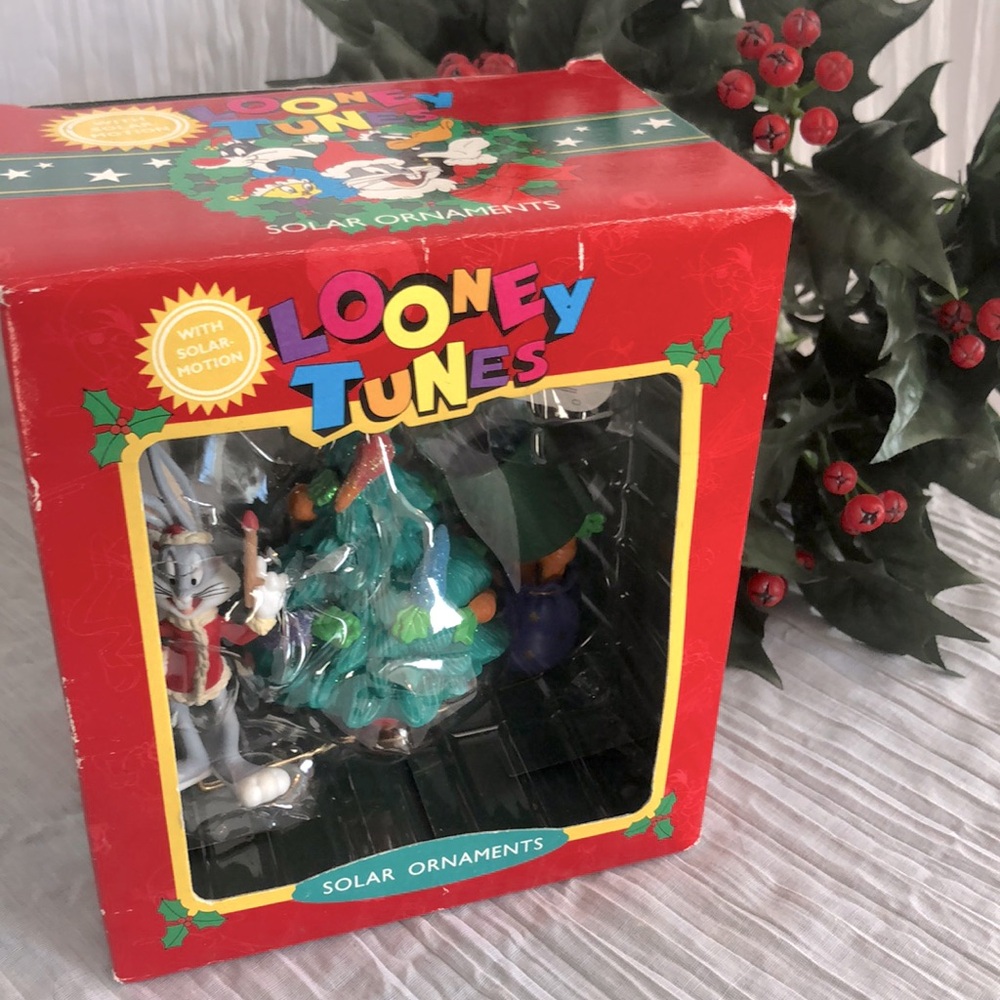 LOONEY TUNES BUGS BUNNY as Santa Claus w/ Christmas tree solar ornament in box